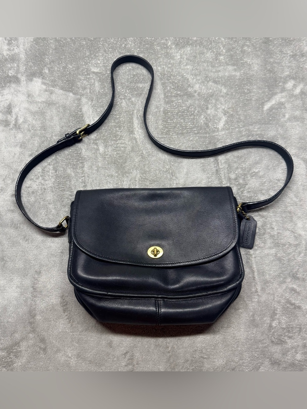 Vintage Y2K Coach City Bag 9790 Black Leather Brass Turnlock Crossbody G7I-9790